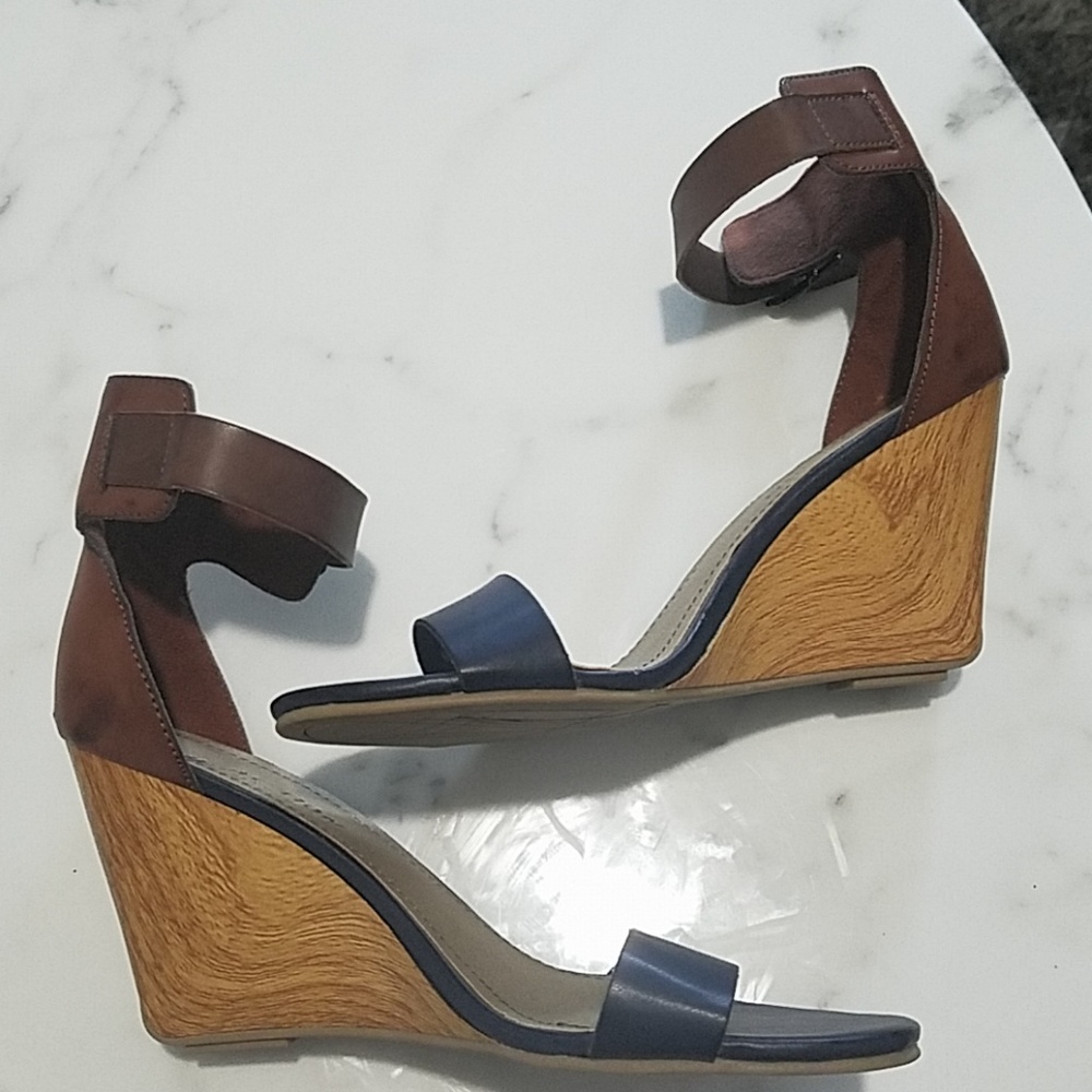 Kenneth Cole Reaction Navy Sandal Wedges